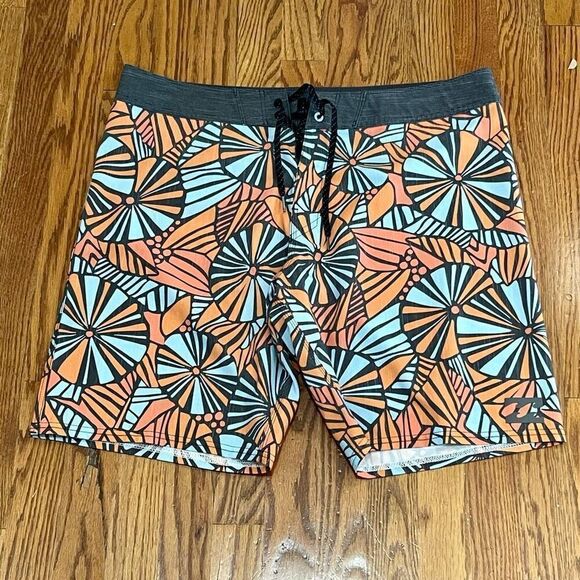Billabong Platinum Sundays Board Shorts. Size 36. - Picture 1 of 7
